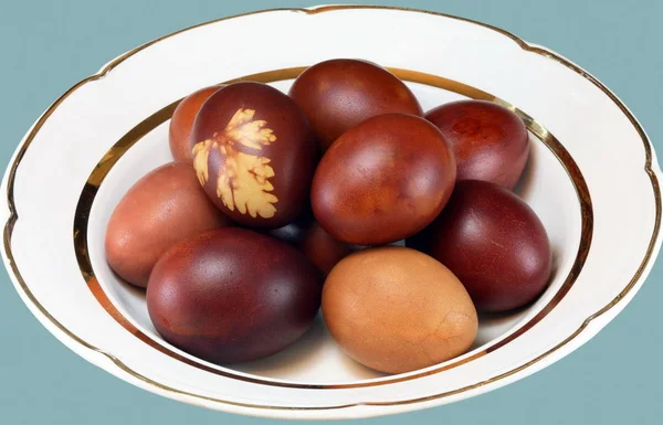 Великоднє Яйце Білій Тарілці — стокове фото