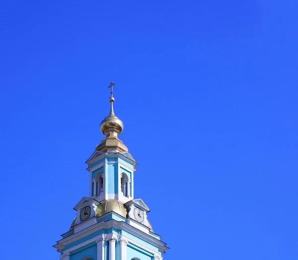Torre Della Cappella Nel Centro Della Città Sfondo Cielo — Foto Stock