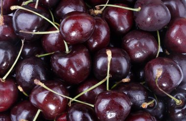 Gün içinde bir sürü tatlı kiraz