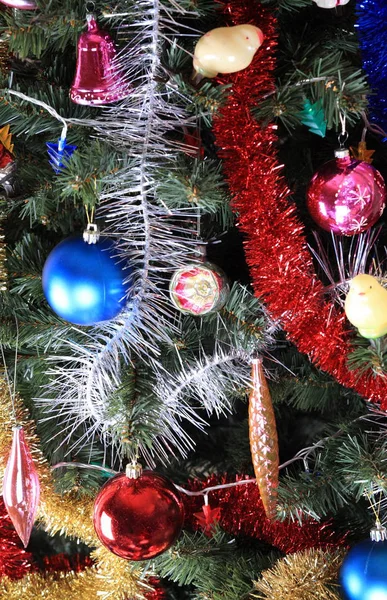 Spielzeug Auf Grüner Weihnachtstanne — Stockfoto