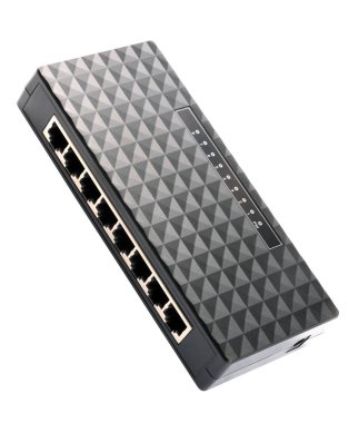 Kurak günde siyah 8 Port Plastik Ethernet Anahtarı beyaz arkaplanda izole edildi