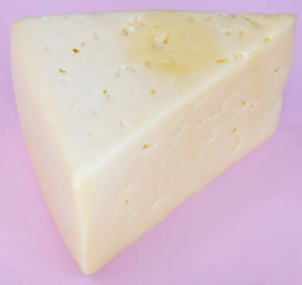 Käse Auf Rosa Hintergrund — Stockfoto