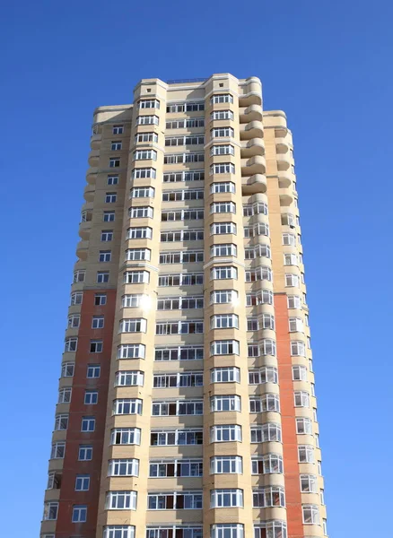 Edificio Viviendas Día —  Fotos de Stock