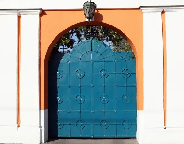 Brama Kościoła Jesienny Dzień — Zdjęcie stockowe