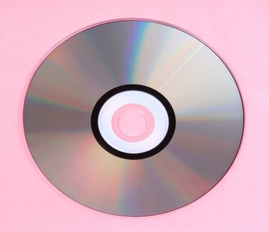 CD üzerinde pembe bir arka plan