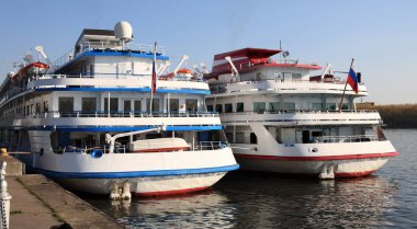 Her gün üç aralıklı gemi demirlenecek.