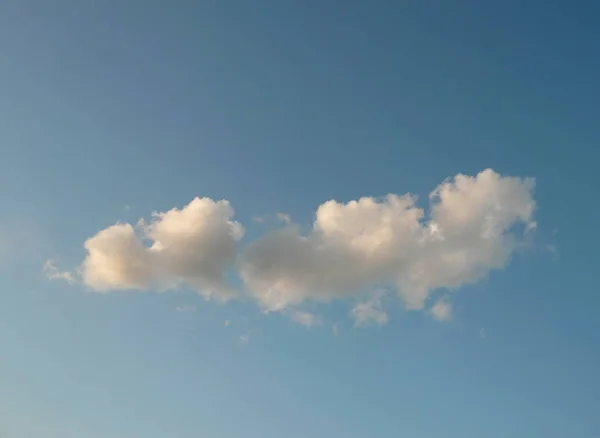 Yaz Gökyüzünde Bulut — Stok fotoğraf