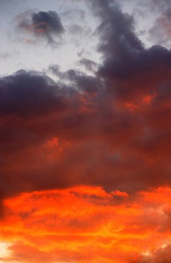 Yazın gün batımı gökyüzü