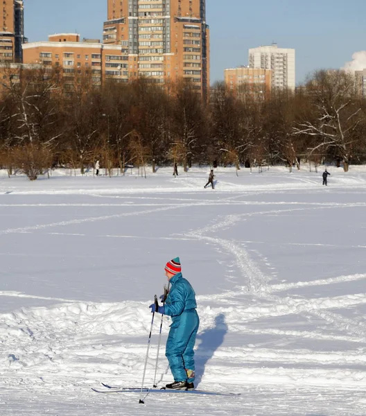 Esquiar Invierno Día Soleado — Foto de Stock