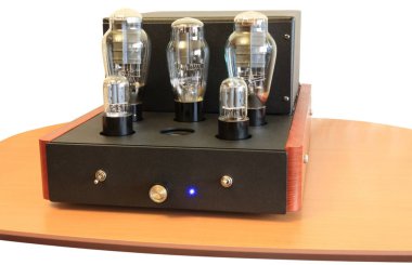 vakum tüp amplifikatör 300b triodes üzerinde