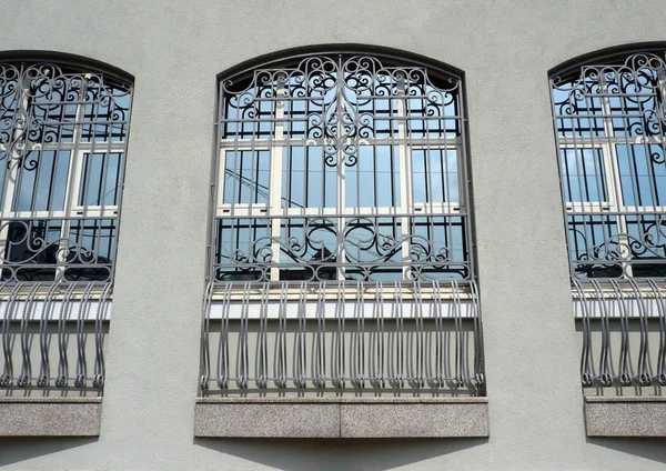 Fenster Des Gebäudes Mit Gitter Tag — Stockfoto