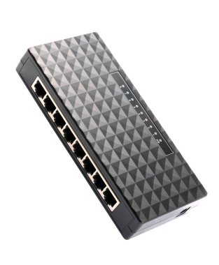 Kurak günde siyah 8 Port Plastik Ethernet Anahtarı beyaz arkaplanda izole edildi