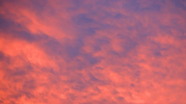 Sonnenuntergang am trockenen, sonnigen Abend — Stockfoto