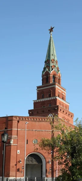 Kreml věž na suché slunečný den — Stock fotografie