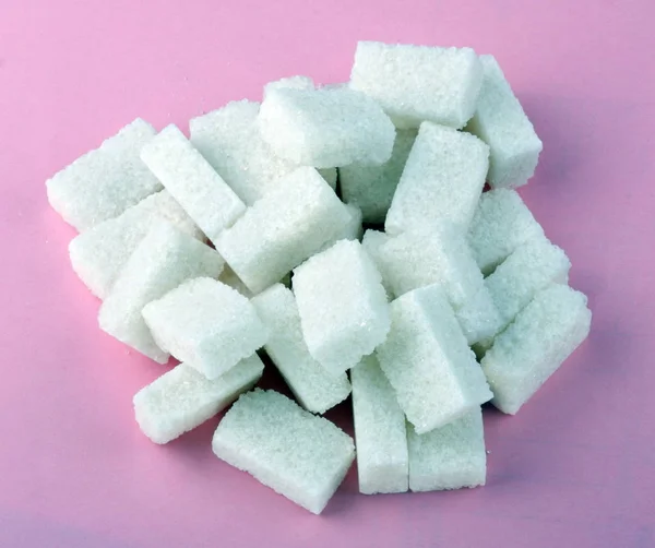 Pico de açúcar no fundo rosa — Fotografia de Stock