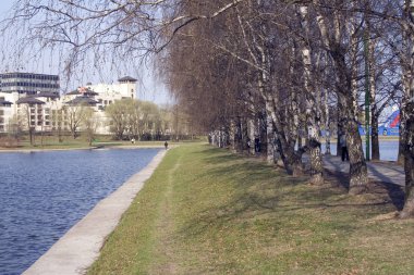 Şehir parkında bahar