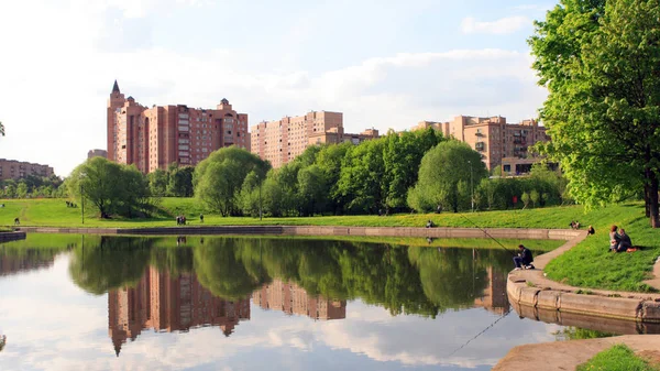 Літо в міському парку — стокове фото