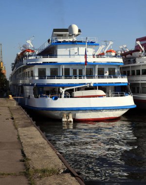 Her gün üç aralıklı gemi demirlenecek.