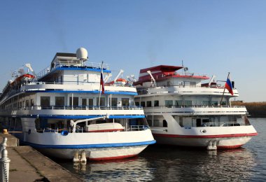 Her gün üç aralıklı gemi demirlenecek.