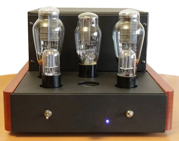 Vacuum tube amplifier — Stock Photo, Image