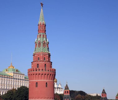 Gökyüzü arka planında Kremlin kulesi