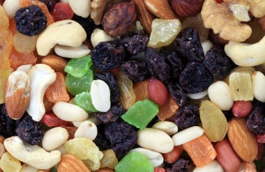 Kuru, güneşli yaz gününde kurutulmuş meyve seti.