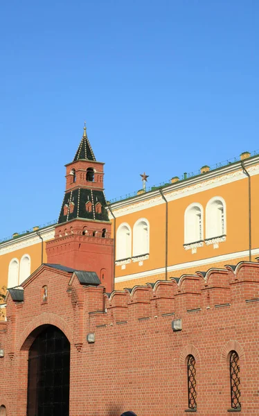 Torre del Cremlino sullo sfondo del cielo — Foto Stock