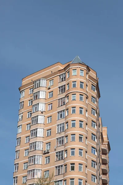 Ana binanın kenarından — Stok fotoğraf
