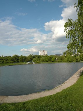 Yaz günü şehir parkında