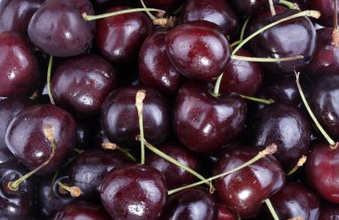 Gün içinde bir sürü tatlı kiraz