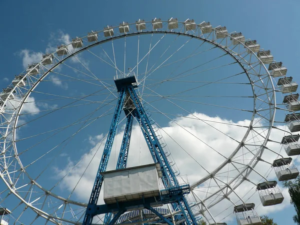 Roda gigante durante o dia — Fotografia de Stock