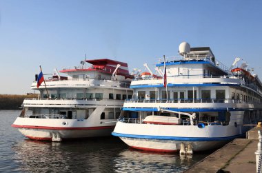 Her gün üç aralıklı gemi demirlenecek.