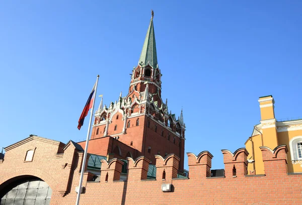 Gökyüzü arka planında Kremlin kulesi