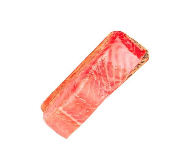 Кусочек филе красной рыбы, изолированный на белом — стоковое фото