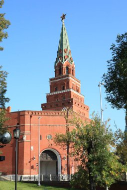 Gökyüzü arka planında Kremlin kulesi