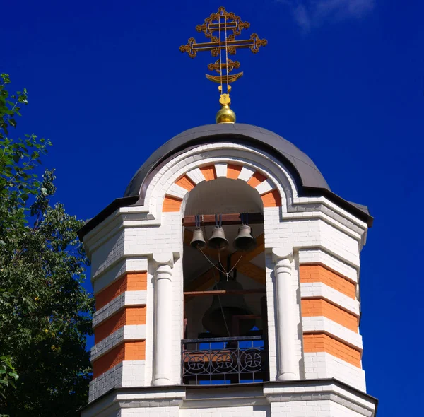 Église dans la journée — Photo