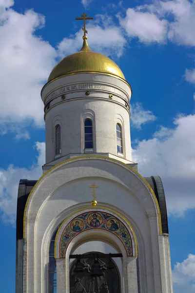 Церковь в дневное время — стоковое фото