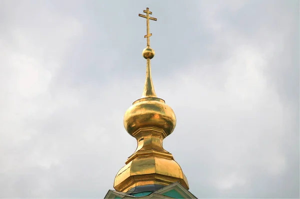 Koepel van de kerk ten dage — Stockfoto