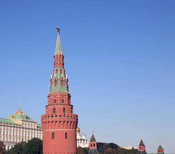 Gökyüzü arka planında Kremlin kulesi — Stok fotoğraf