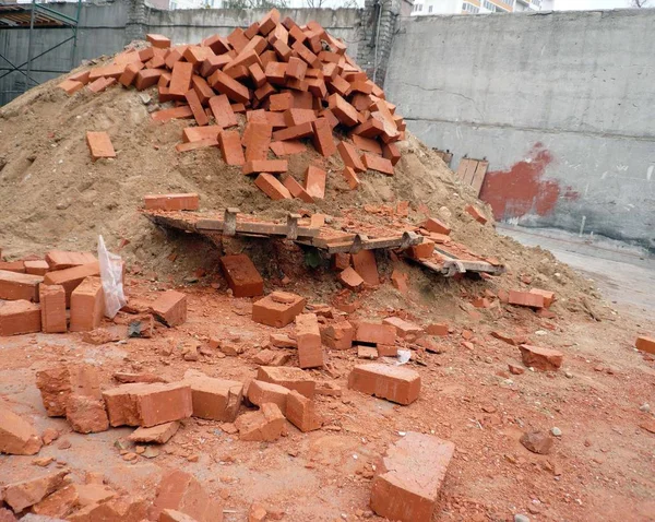 Heap of red brick — Stock Photo, Image