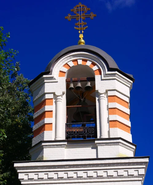 Igreja durante o dia — Fotografia de Stock