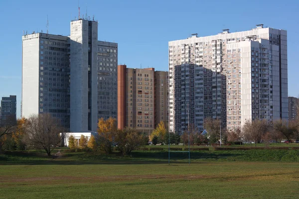 Podzim v městském parku — Stock fotografie