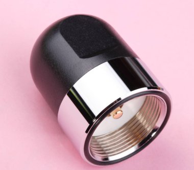 pembe bir arka plan üzerinde radyo konektörü