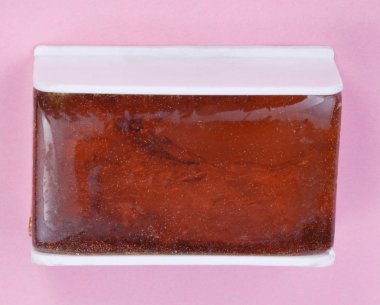 Keman rosin pembe üzerinde