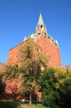 Gökyüzü arka planında Kremlin kulesi