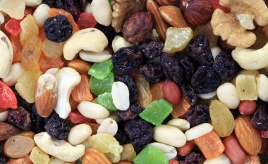 Kuru, güneşli yaz gününde kurutulmuş meyve seti.