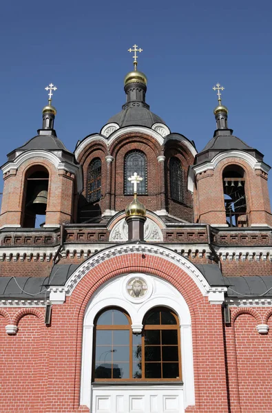 Kirche auf Himmelshintergrund — Stockfoto