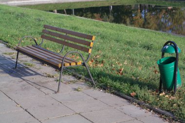 Bir gün parkta tezgah