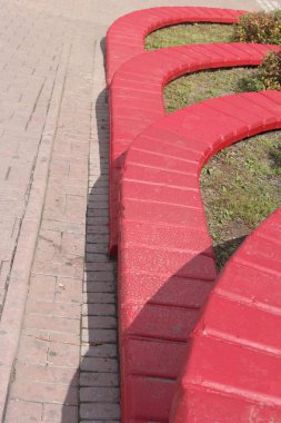 Kırmızı flowerbed gün