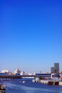 Gündüzleri nehir manzarası